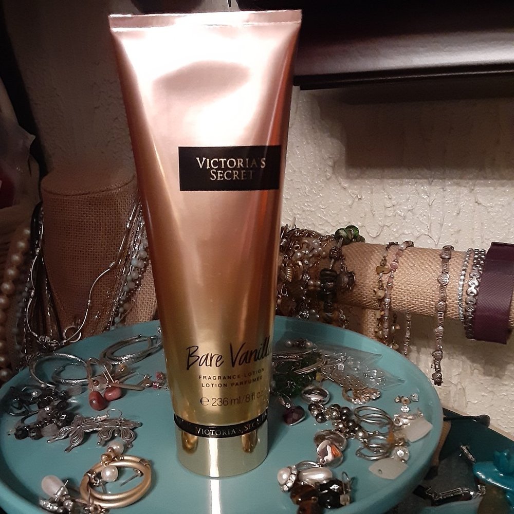 New sealed Victoria Secret Bare Vanilla lotion 8oz